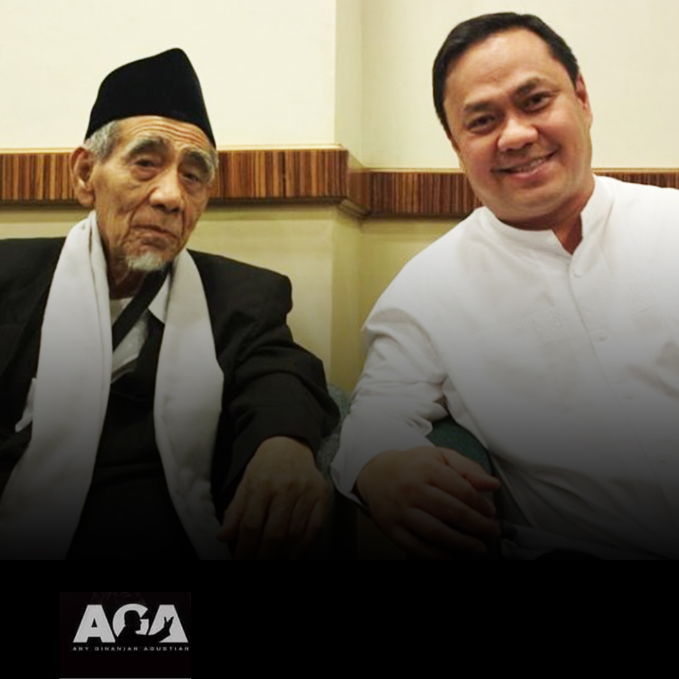 Foto-kenangan-Ary-Ginanjar-Agustian-di-Mekah-bersama-Kyai-Maimun-Zubair-Mbah-Moen
